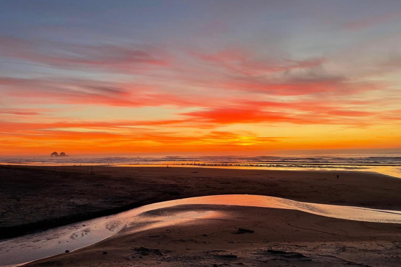 ​Rock Creek Inn Vacation Condos Rockaway Beach Room photo